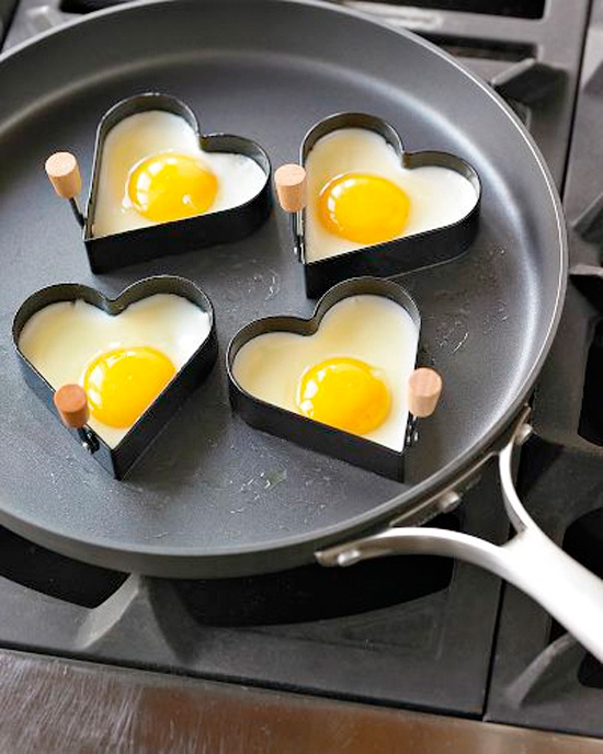 Huevos-fritos-con-forma-de-corazon
