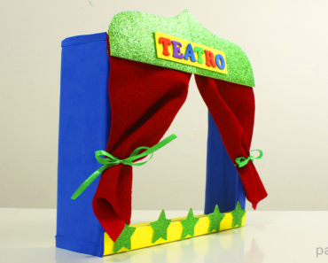 Teatro de marionetas casero con caja de carton para niños