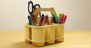 Organizador-reciclado-de-escritorio-con-latas-organizer-cans