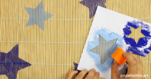 Como-pintar-con-plantillas-stencil-de-estrellas-y-esponja