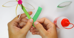 Cómo-hacer-flores-de-rollos-de-carton-papel-higiénico