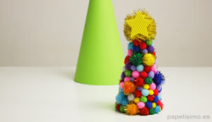 Árbol de Navidad pompones manualidades para niños