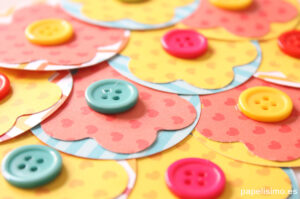 Flores-de-papel-y-botones-Paper-flowers