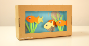 Acuario con caja de carton cardboard aquarium peces de papel