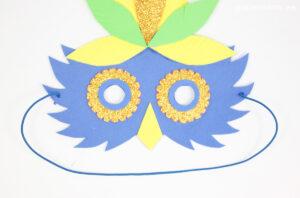 Como-hacer-mascara-de-carnaval-paso-a-paso-goma-elastica